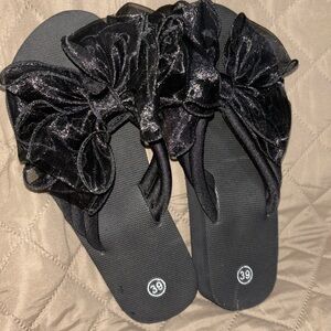 sz 8-8.5 - 39 black women’s sandals with lace bows 1” heel